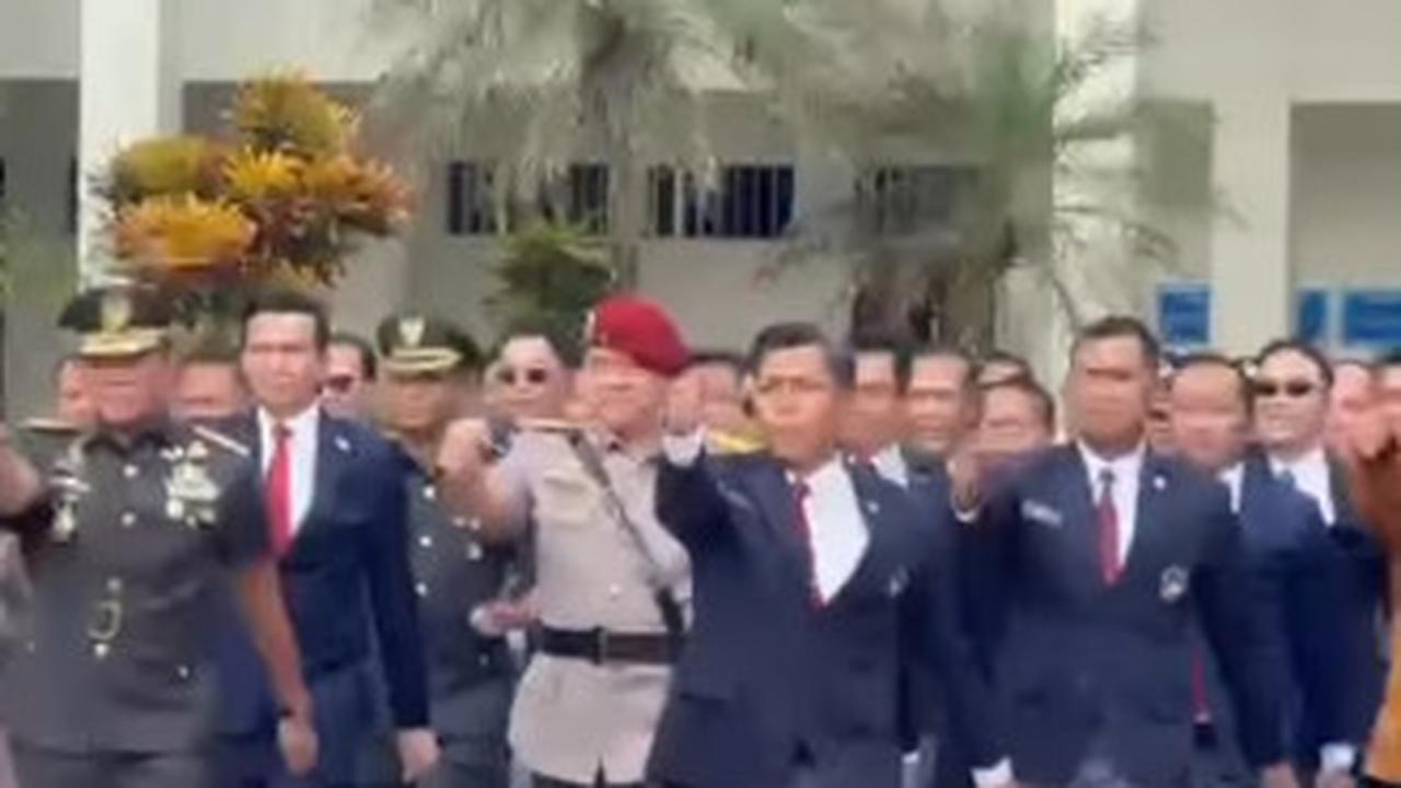 Defile Alumni SMA Taruna Nusantara