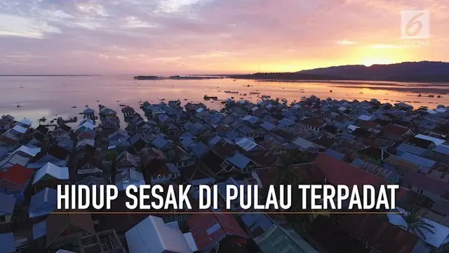 Pulau Bungin di Sumbawa, Nusa Tenggara Barat dijuluki sebagai pulau terpadat di dunia. Lebih dari 3.500 orang tinggal di pulau seluas 8,5 hektar. Penghuni Pulau Bungin merupakan Suku Bajo dari Sulawesi Selatan.