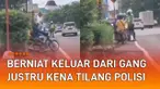 Nasib kurang baik dialami oleh dua pemotor yang berboncengan ketika melewati jalanan tidak mengenakan helm.
