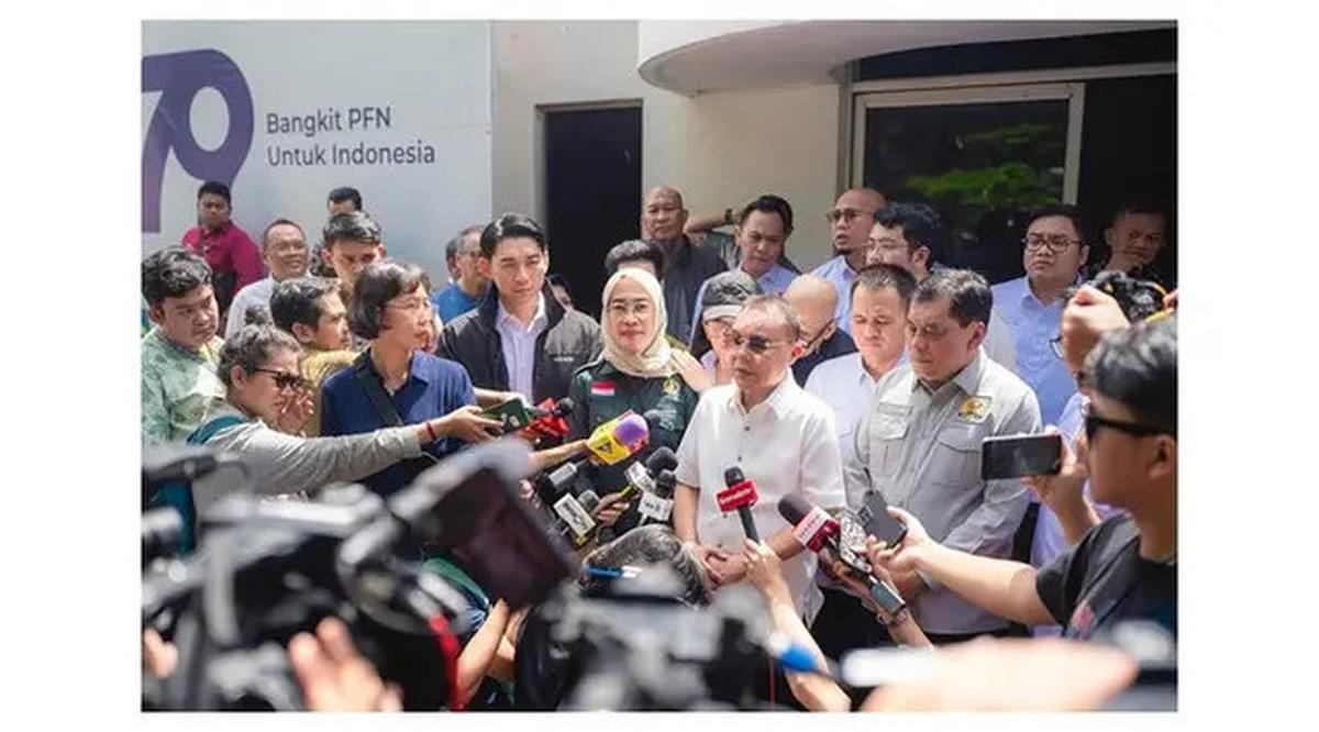 6 Potret Ifan Seventeen Didatangi Komisi VI DPR di Kantor PFN, Inspeksi Mendadak