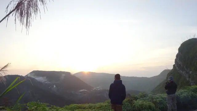 Gunung Ibu memiliki ketinggian 1.325 mdpl.