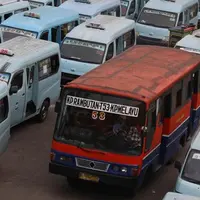 Kejadian angkot terbakar di Pluit mengajarkan kita untuk lebih berhati-hati nih girls. (Foto: Liputan6.com/Immanuel Antonius)