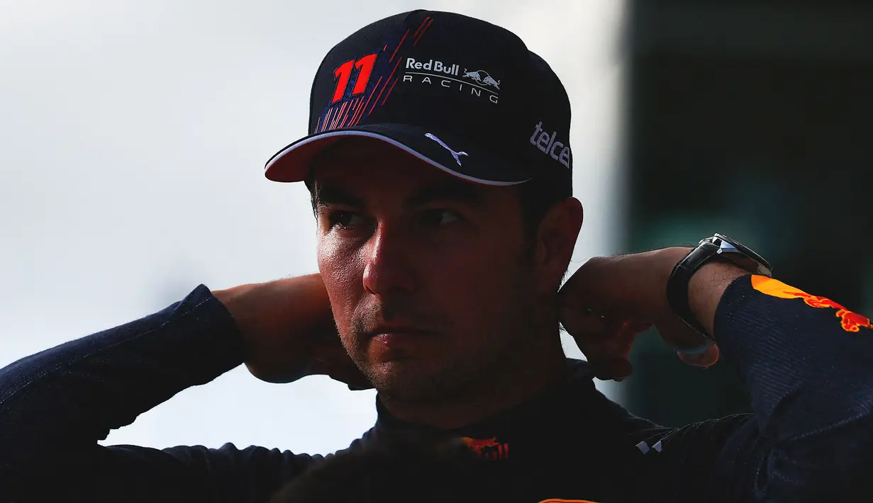 Sergio Perez sukses naik ke peringkat empat usai mendapatkan podium ketiga di GP Amerika Serikat pekan kemarin. Terpaut 35 poin dari Bottas, Perez akan berusaha mengejarnya di 5 balapan terakhir. Ia juga memiliki tugas penting untuk membantu Verstappen juara dunia. (AFP/Getty Images/Mark Thompson)