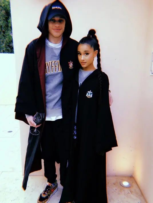 Beberapa minggu ini para penggemar pun merasakan bahwa keduanya saling mencintai lewat unggahan di sosial media. (instagram/petedavidson)