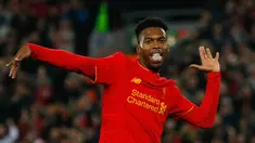 Tarian Daniel Sturridge saat merayakan gol keduanya ke gawang Tottenham Hotspur pada pertandingan babak 16 besar Piala Liga Inggris (EFL Cup) di Stadion Anfield, Liverpool, Inggris (25/10). Liverpool menang 2-1 atas Hotspur. (Reuters/Phil Noble)