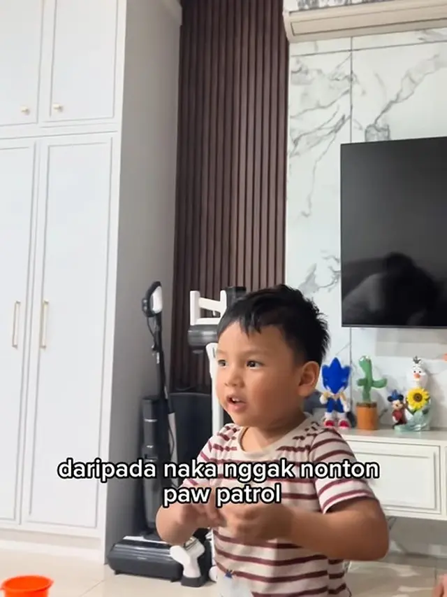 Potret Ruang TV di Rumah Arie Kriting dan Indah Permatasari