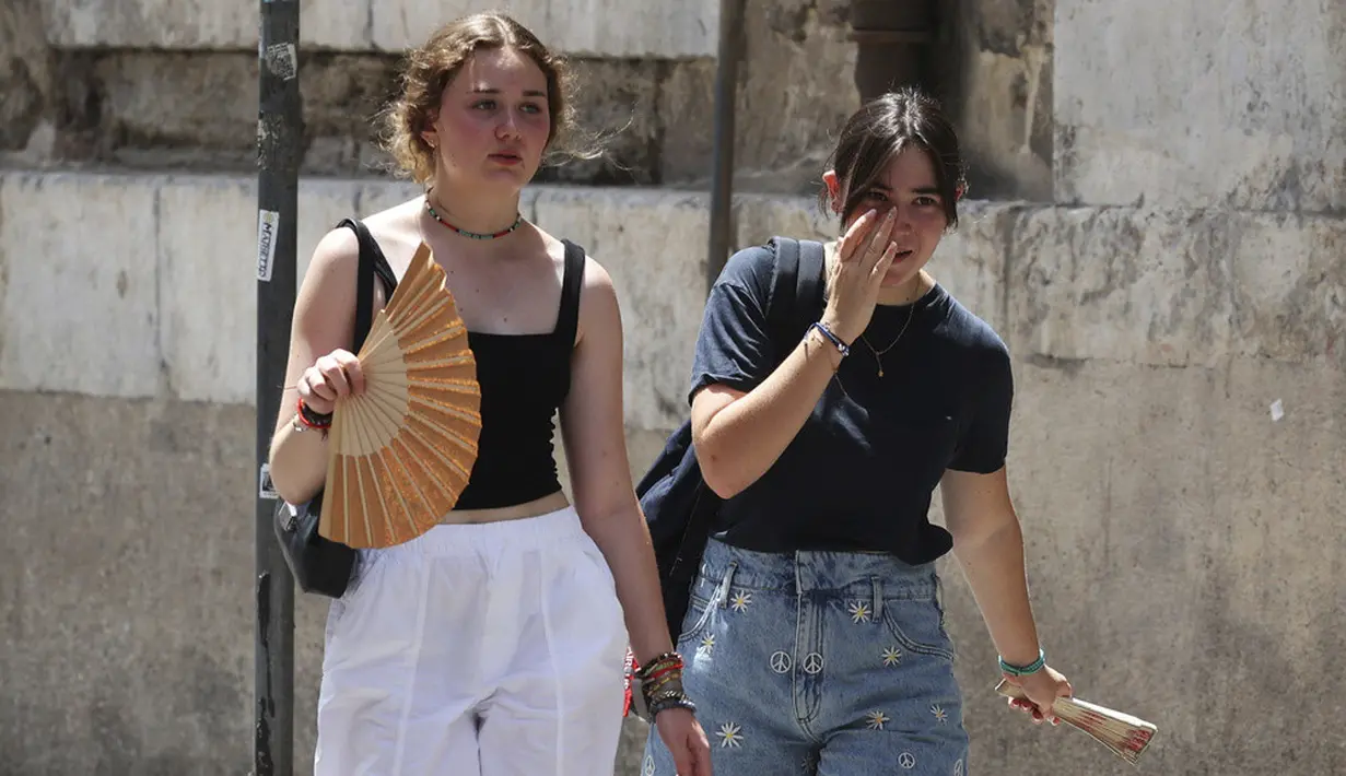 <p>Roma diperkirakan dapat mencapai suhu 44 derajat Celsius. (Alberto Lo Bianco/LaPresse via AP)</p>