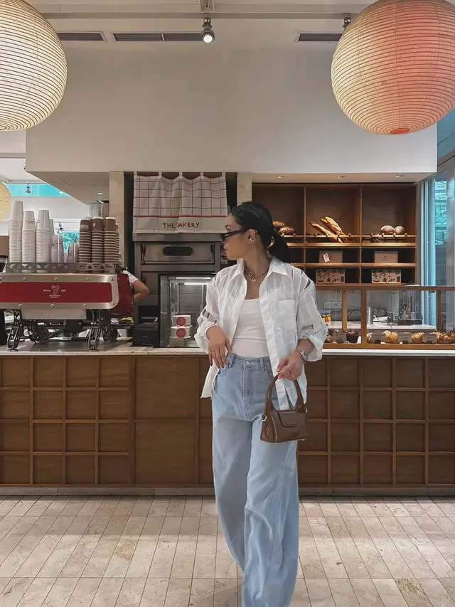 Inspirasi outfit kasual ala Ayla Dimitri yang bisa dijadikan referensi untuk tampilan sehari-hari (Instagram/@ayladimitri)