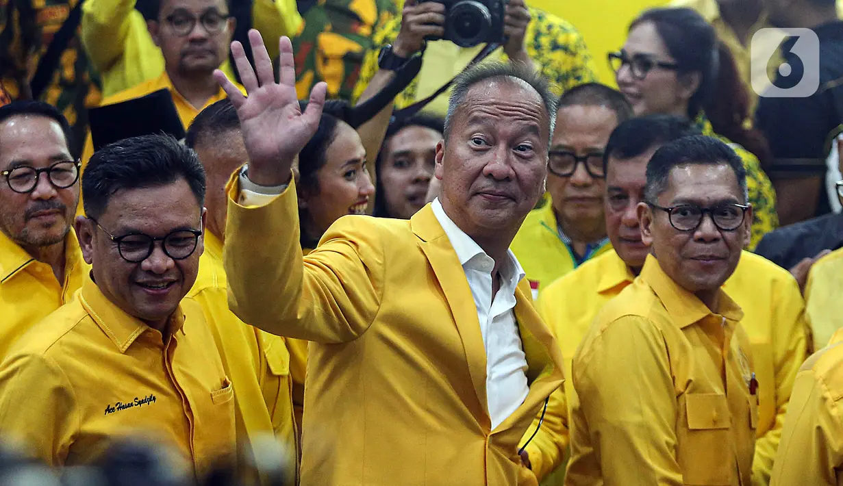 Hasil rapat pleno pengurus DPP Partai Golkar memutuskan memilih Wakil Ketua Umum Partai Golkar Agus Gumiwang menjadi Plt Ketua Umum Partai Golkar. (Liputan6.com/Angga Yuniar)
