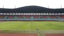 Suasana lapangan di Stadion Pakansari, Bogor, Selasa (3/3/2020). Stadion tersebut merupakan salah satu kandidat veneu untuk piala dunia U-20 pada 2021. (Bola.com/M Iqbal Ichsan)