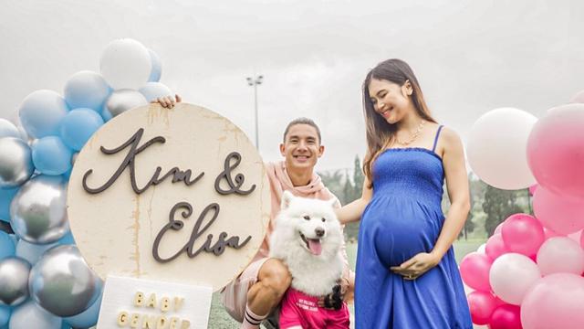 7 Potret Kim Kurniawan dan Istri Umumkan Jenis Kelamin Anak Pertama