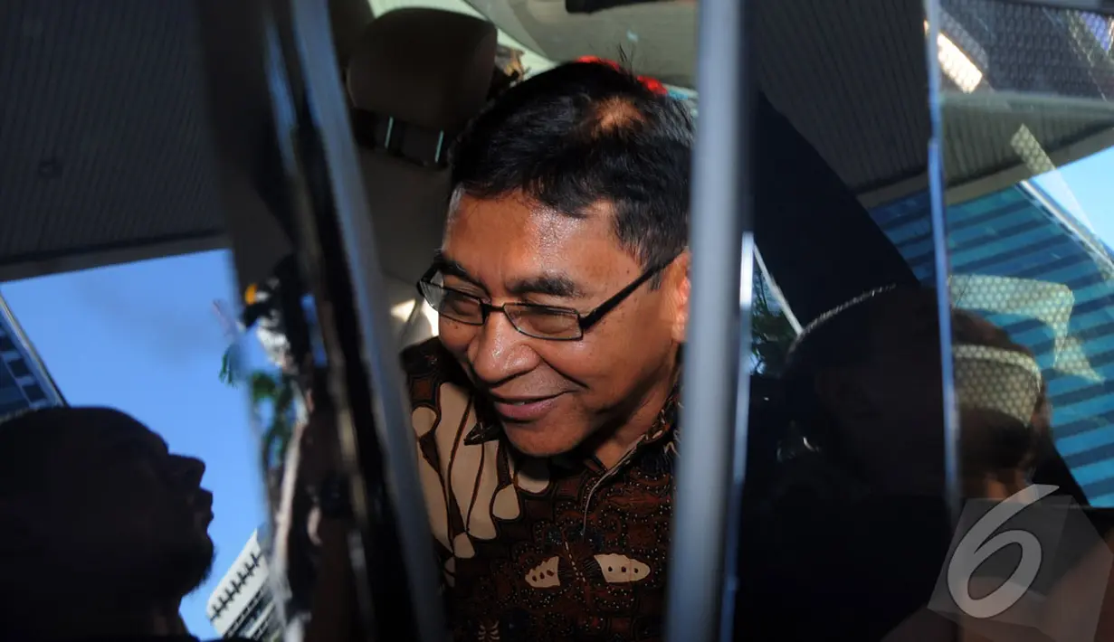  Ditanya soal wajar tidaknya kontrak yang didapat oleh perusahaan AMS, mantan Deputi SKK Migas ini pun menjawab diplomatis dengan menyebut kontrak tersebut sudah disepakati dua pihak, Jakarta (14/07/2014) (Liputan6.com/Faisal R Syam)