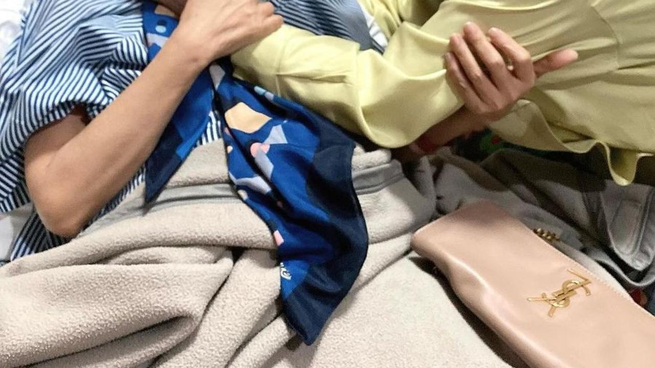 7 Potret Kondisi Dina Mariana Bersama Chintami Atmanagara, Sempat Jenguk Sebelum Diumumkan Meninggal