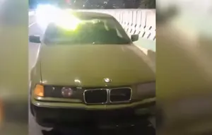 BMW Hijau Tanpa Pelat Nomor Bikin Heboh di JLNT Antasari