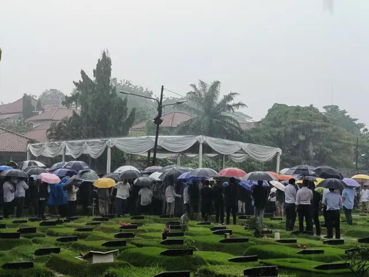 Pemakaman Jenazah Suami Najwa Shihab Diiringi Hujan, Quraish Shihab: Ini Tanda Rahmat Tuhan