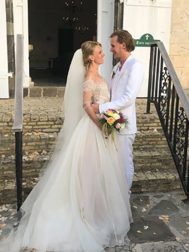 [Bintang] Paris Hilton