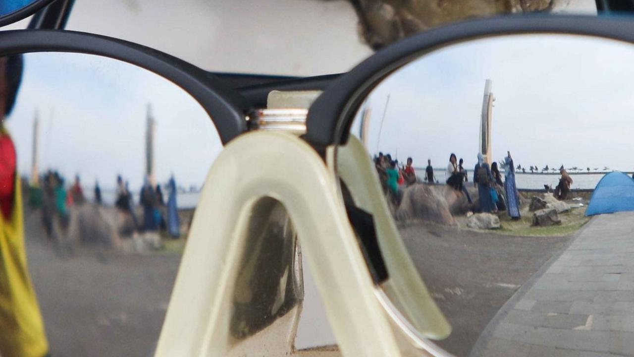 Cuti bersama Iduladha kali ini memang memberikan kesempatan bagi masyarakat untuk berkumpul dan menikmati waktu bersama keluarga di tempat-tempat wisata seperti di Pantai Ancol. Foto: Liputan6.com / Herman Zakharia<br>