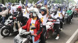 Rombongan NasDem memulai prosesi pendaftaran caleg DPR RI dengan menggelar konvoi bermotor bersama ojek online (ojol) mulai dari Tower NasDem, berlanjut ke Taman Suropati dan berakhir di kantor KPU. (Liputan6.com/Herman Zakharia)