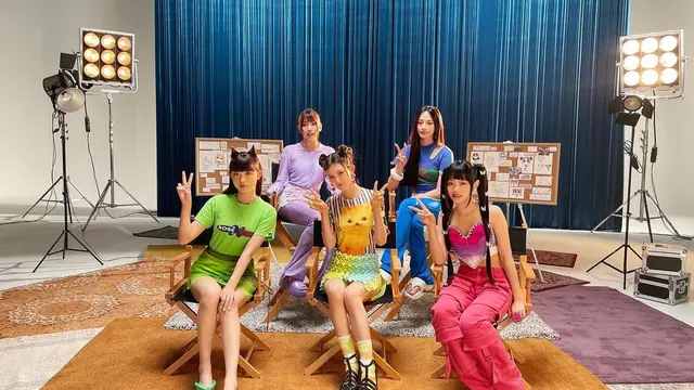 Lirik Super Shy Hangul dan Latin