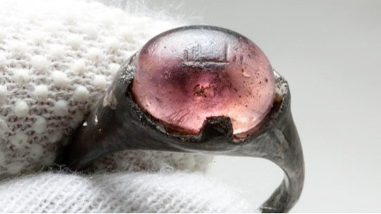 Cincin Misterius Berlafazkan Allah Ditemukan di Makam Bangsa Viking