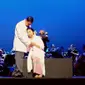 Kisah cinta Bacharuddin Jusuf Habibie dengan Hasri Ainun Besari dalam Opera Ainun yang dipentaskan pada 25 Mei 2017 di Theater Jakarta, TIM. (Opera Ainun Inc)