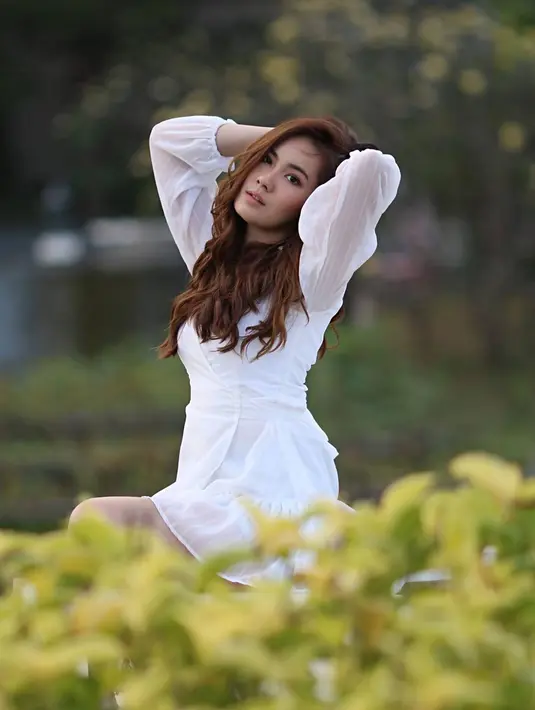 Main sinetron Keajaiban Cinta di SCTV, kabarnya Jennifer Eve menjalin cinta lokasi dengan lawan mainnya Erdin Werdrayana yang belakangan ini jadi sorotan. Keduanya memerankan sosok Nagita dan Bastian. (Liputan6.com/IG/@jennifereve99)