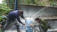 PDAM Tirta Handayani telah melayani 58.721 unit sambungan Rumah di 18 Kapanewon dari 4 sumber mata air besar diantarnya sumber air Wonosari, Seropan, Bribin dan Baron. Dari masing masing titik tersebut mengeluarkan debit air lebih dari 100 liter per detik (L/D).