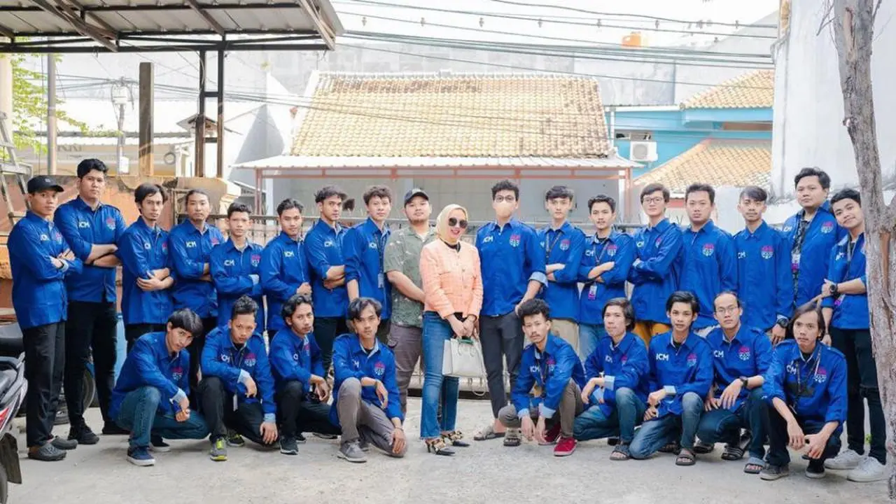 Desi Indarti mengambil langkah berani menuju dunia bisnis makanan dan minuman dengan pendekatan berbasis teknologi serta aplikasi yang akan memberikan dukungan penting bagi Usaha Mikro, Kecil, dan Menengah (UMKM) di seluruh dunia.