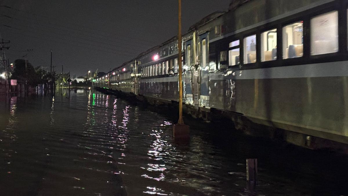 Banjir Semarang Surut, KA Jarak Jauh Kembali Melaju dengan Kecepatan Terbatas