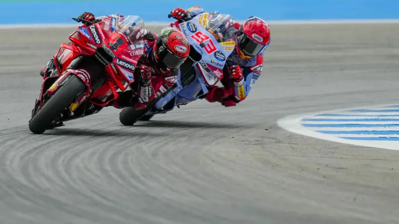 Foto: Panasnya Duel Francesco Bagnaia vs Marc Marquez di MotoGP Spanyol 2024