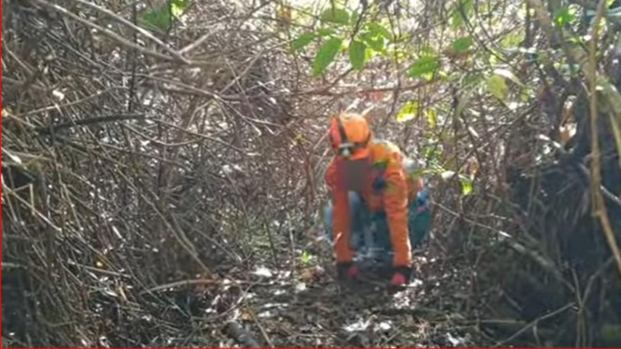 Penuh Perjuangan, Begini Proses Evakuasi Siswi SMK yang Hilang di Gunung Slamet