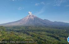 Gunung Semeru Erupsi Pagi Ini, Kolom Abu Teramati 700 Meter ke Barat Daya