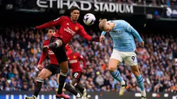 The Citizens berhasil membungkam Manchester United dengan skor 3-1. (AP Photo/Dave Thompson)