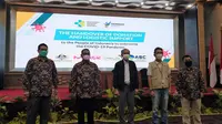 CropLife Indonesia mendonasikan 150 unit tabung oksigen yang diserahkan secara simbolis oleh Direktur Eksekutif Agung Kurniawan kepada Dr. dr. Eka Jusup Singka, M.Sc. selaku Direktur Pusat Krisis Kesehatan Kemenkes RI di Jakarta.  (Ist)