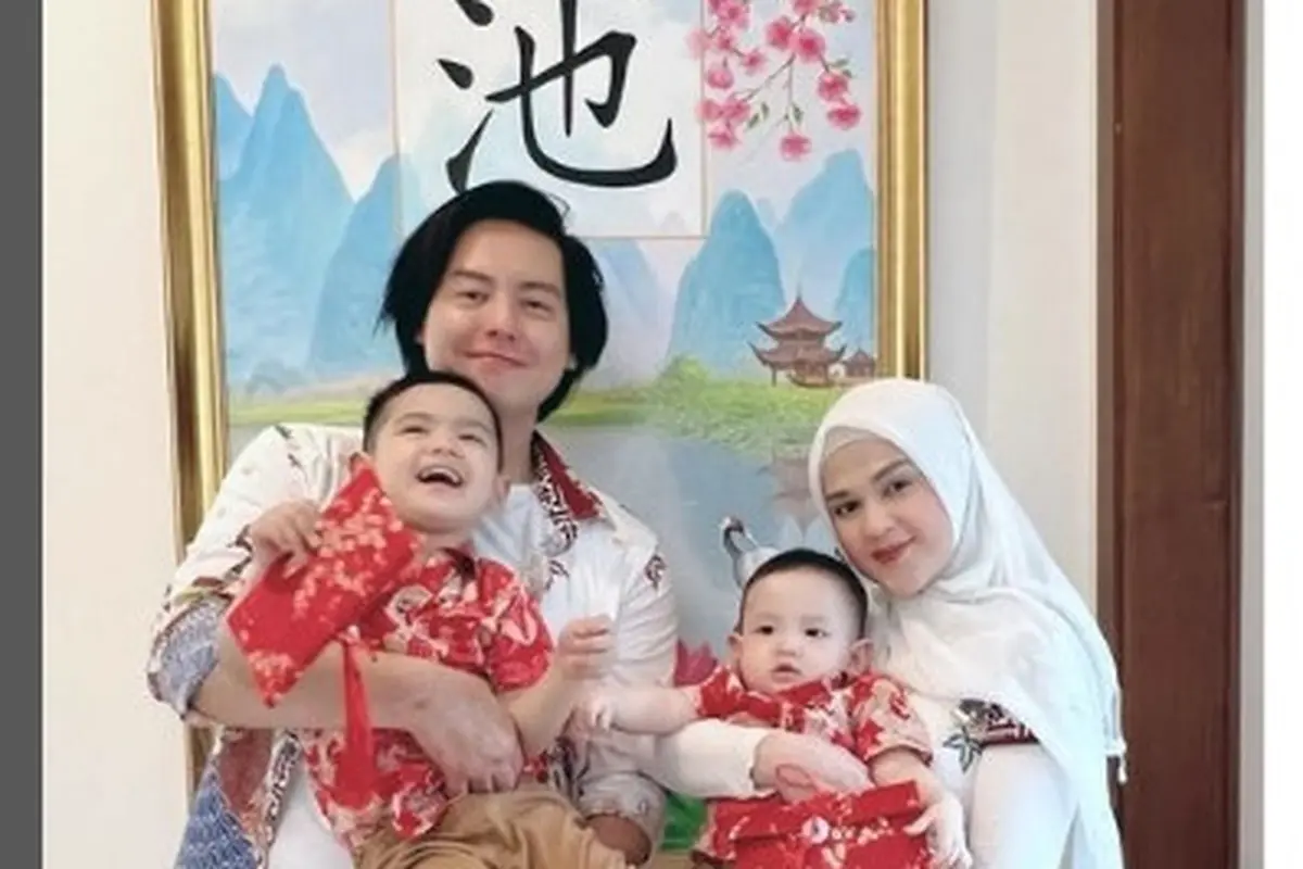 Roger Danuarta dalam perayaan Imlek tahun ini (Foto: Instagram rogerojey)