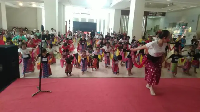Belajar Tari Tradisional di Musuem Nasional