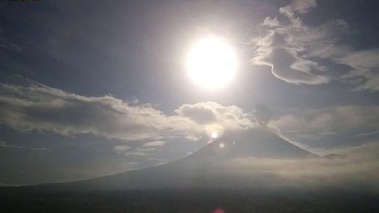Gunung Semeru Erupsi Lagi, Lontarkan Abu Setinggi 700 Meter