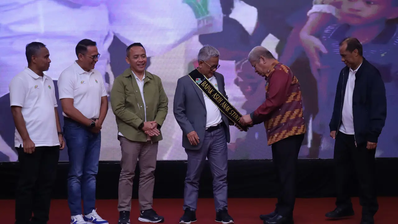 Direktur Utama Holding Perkebunan Nusantara PTPN III (Persero) Mohammad Abdul Ghani dinobatkan sebagai Bapak Asuh Stunting Kalimantan Barat (Kalbar).
