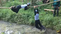 Cerita Siswi SMA di Sukabumi Ketagihan Digembleng Pasukan Elite TNI