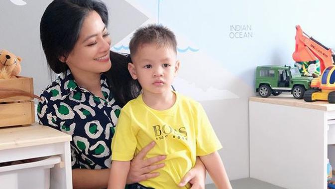 Potret Kamar Kai dan Juna Anak Titi Kamal, Bertema Luar Angkasa. (Sumber: Instagram.com/titi_kamall)
