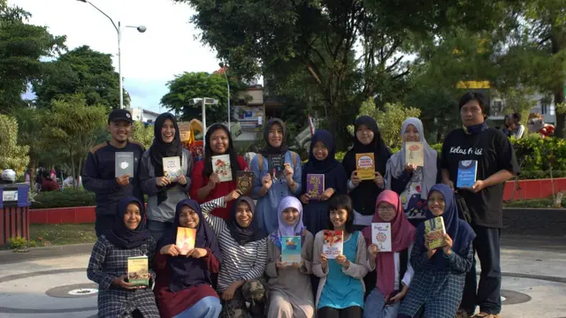 [FIMELA] Kelas Puisi, Bukan Sekadar tentang Senja dan Kopi