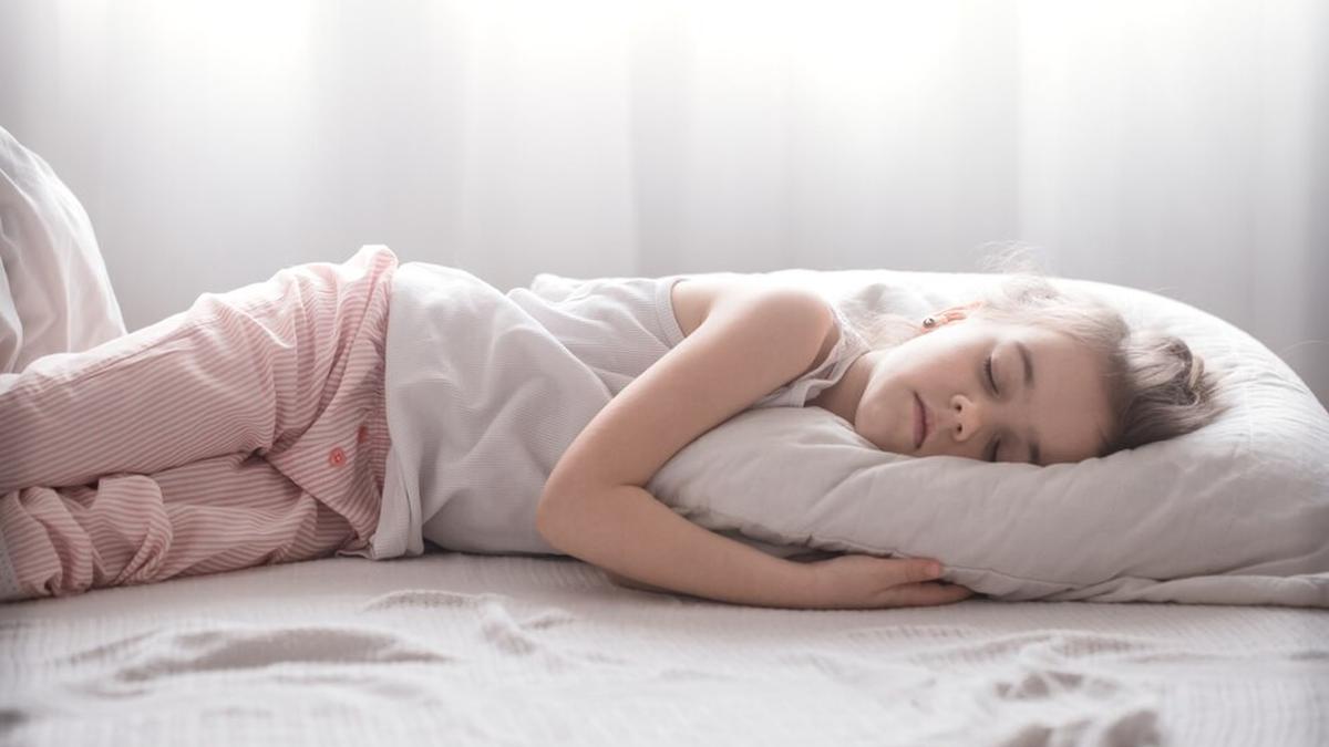 Anak Sering Terbangun Tengah Malam? Kenali Penyebab dan Solusinya!