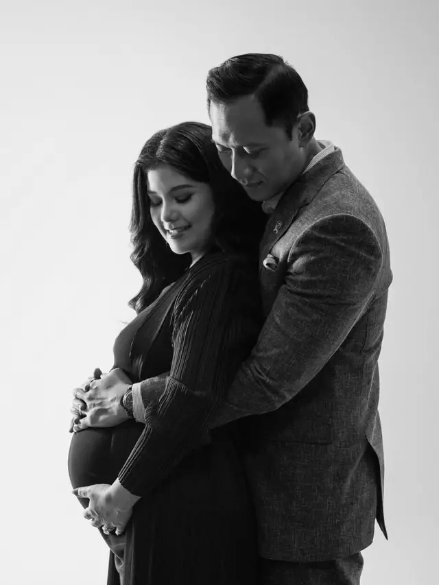Annisa Pohan saat Maternity Shoot Anak ke-2 dengan gaya kasual . [@annisayudhoyono]