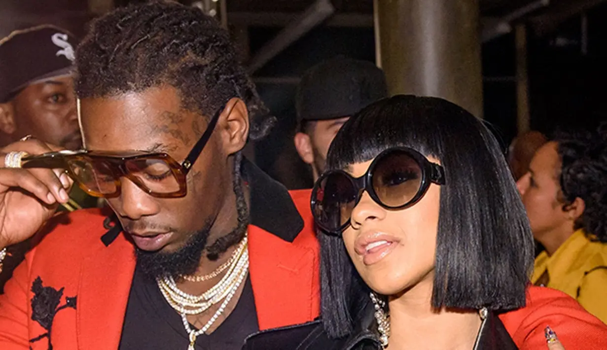 Kabar pernikahan mereka sendiri beredar saat Offset memanggil Cardi B sebagai istrinya pada 2018 BET Awards. (Latina)