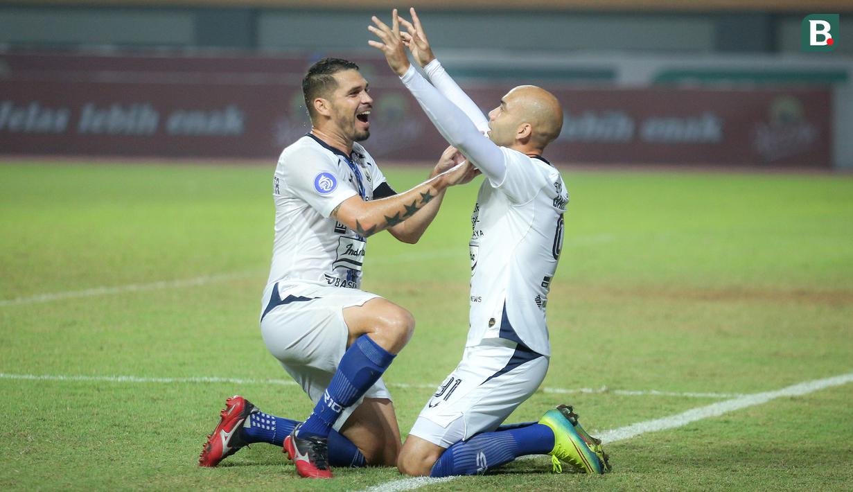 PSIS Semarang menang tipis 3-2 atas Persebaya Surabaya dalam laga pekan ke-6 BRI Liga 1 2021/2022 di Stadion Wibawa Mukti, Cikarang, Minggu (3/10/2021). Hasil ini mengantarkan PSIS ke peringkat kedua klasemen sementara di bawah Bhayangkara FC dengan raihan 12 poin. (Bola.com/Bagaskara Lazuardi)