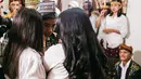 Air mata Betrand tak terbendung ketika bertemu dengan ibu kandungnya yang tercinta. (Liputan6.com/IG/@ruben_onsu)