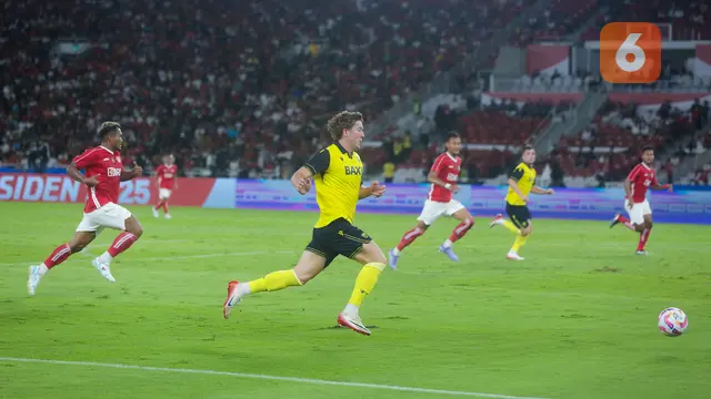 Foto: Parade Aksi Berkelas Ole Romeny yang Membuat Bek Liga Indonesia All Star Kerepotan