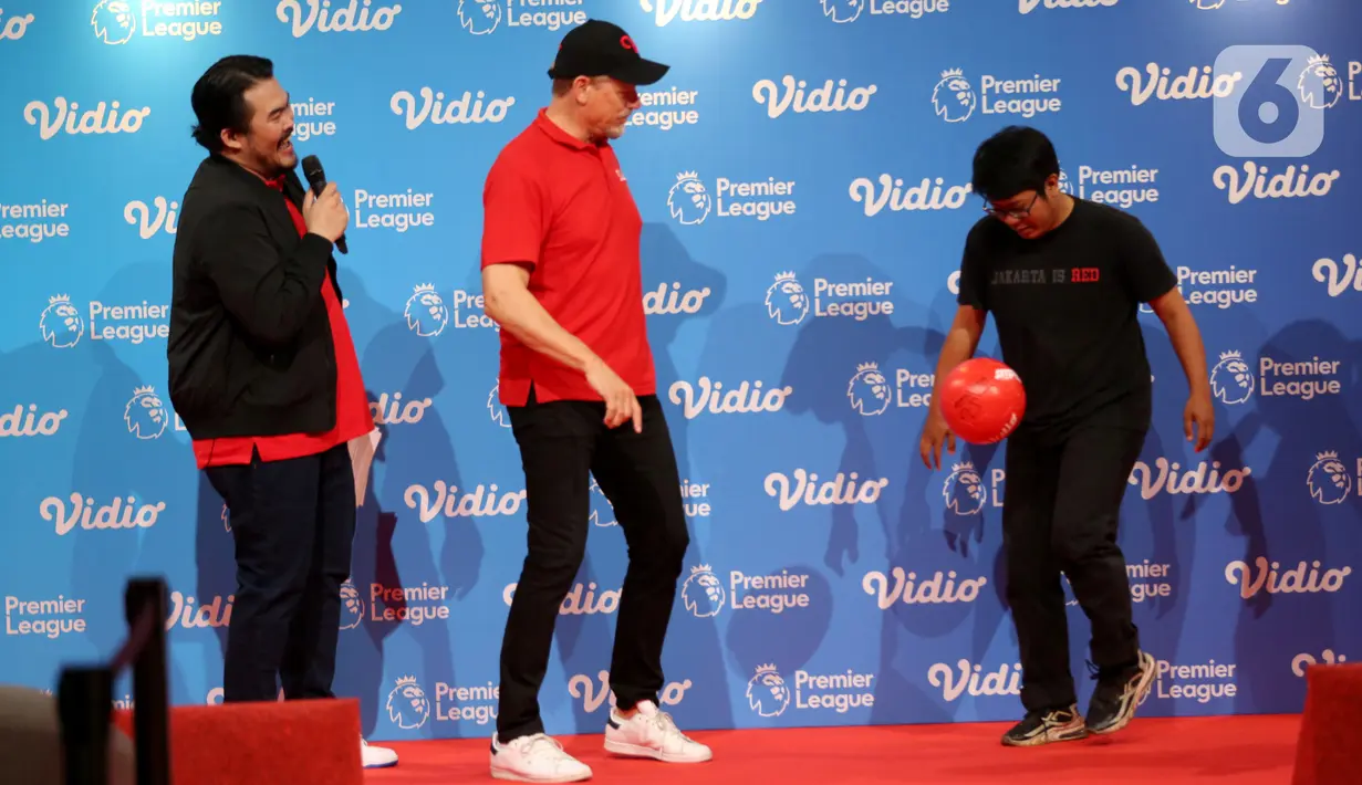 Peter Schmeichel mengaku bersemangat menjalani kunjungannya di Jakarta. Dia juga mendukung komitmen Vidio untuk memastikan seluruh fans sepak bola Indonesia dapat menyaksikan tayangan Premier League berkualitas. (Liputan6.com/Johan Tallo)