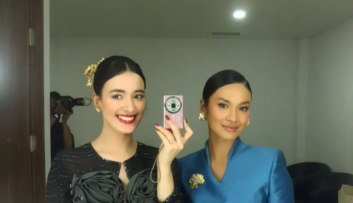 Anting dan bros emas dari Tulola turut lengkapi tampilan anggun Hana Malasan [@hanamalasan]