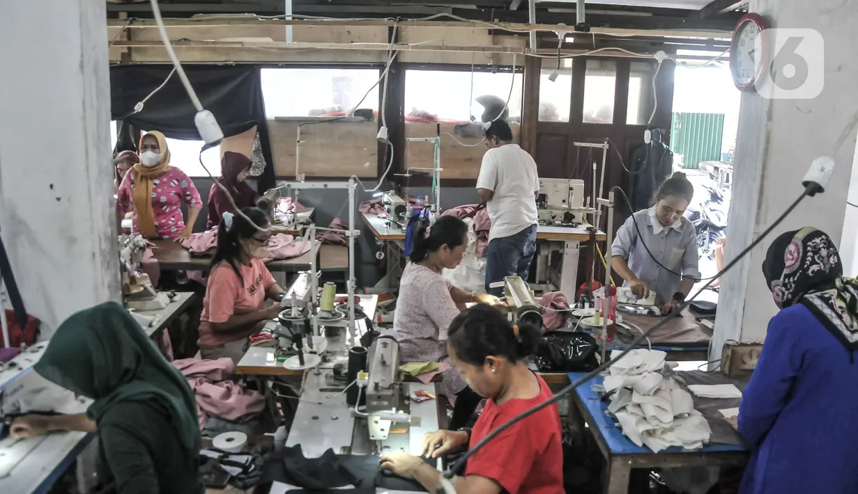 Menjelang bulan Ramadan, industri garmen di PIK Pulogadung mengalami peningkatan pemesanan hingga 50 persen dibandingkan bulan sebelumnya. (merdeka.com/Iqbal S Nugroho)